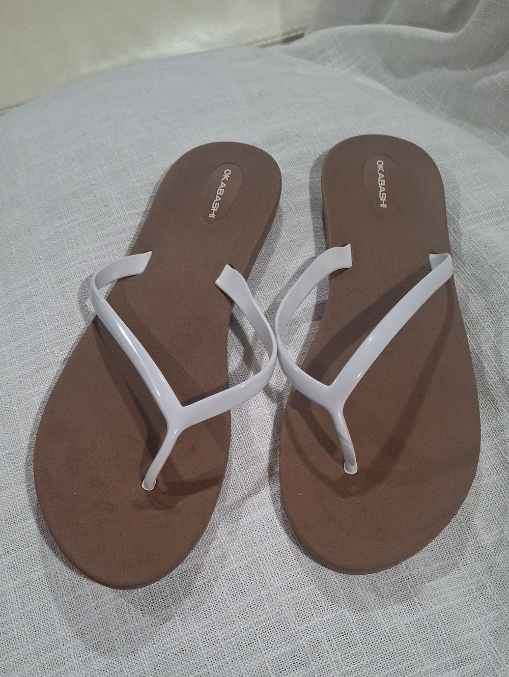 Okabashi Women's Brown Footbed Sandals with White Glossy Straps Size 10